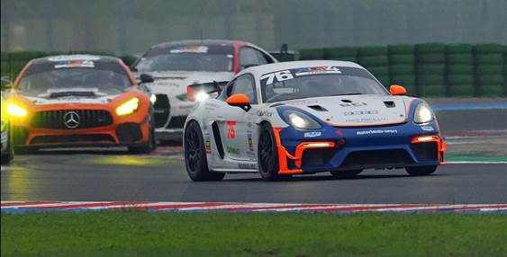 Immagine che contiene Veicolo terrestre, veicolo, automobile, ruota
Il contenuto generato dall'IA potrebbe non essere corretto.